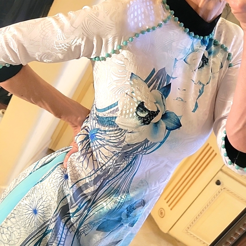 Gorgeous Vietnamese áo dài - Long Tunic Over Pants,  XS - Picture 12 of 16
